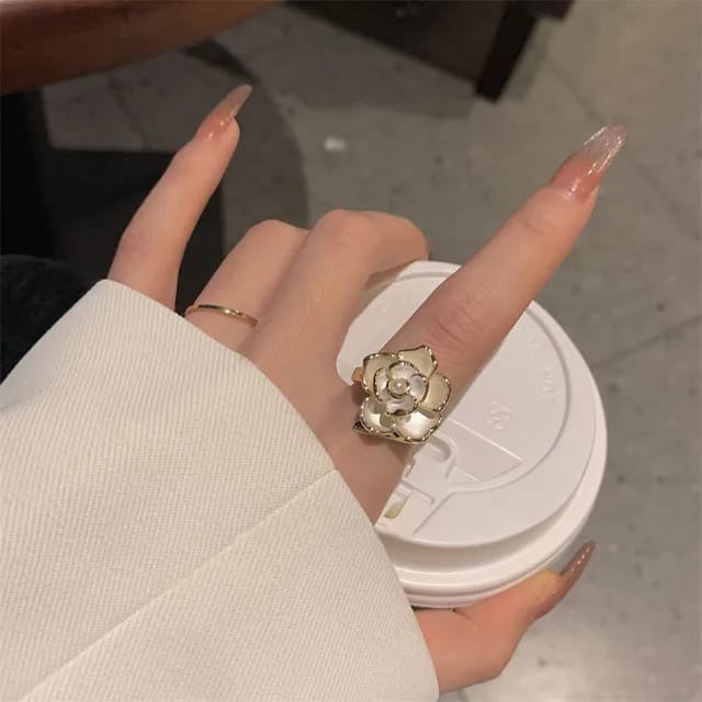 Model 287 Premium Flower Shape Ring